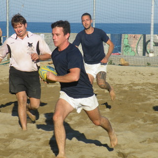 Beach Rugby: ai &quot;Tori bianchi&quot; la prima tappa del torneo di Arenzano