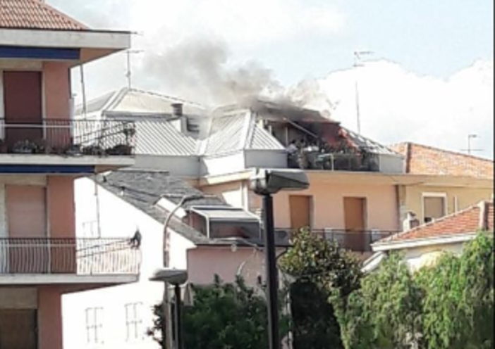 Incendio in un appartamento a Loano: intervento dei vigili del fuoco