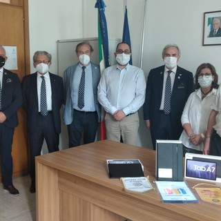 Alassio, dalla collaborazione Rotary-Agenzia degli Stati Uniti per lo Sviluppo Internazionale 46 tablet per il Giancardi