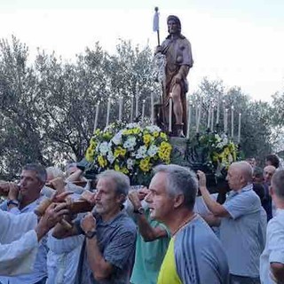 Varazze, in frazione Castagnabuona la processione per festeggiare san Rocco