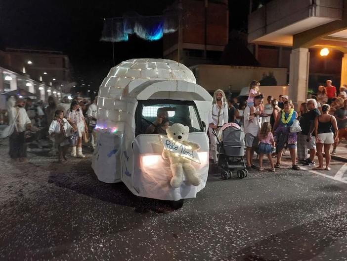 Andora, torna il carnevale estivo; &quot;La notte dei cartoni&quot; con i carri allestiti su Ape Piaggio