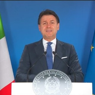 Il premier Conte estremamente cauto su eventuali concessioni per spostamenti a Natale