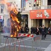 Savona, il Cunfögu non delude: le fiamme salgono alte in cielo per un buon 2024 (FOTO e VIDEO)