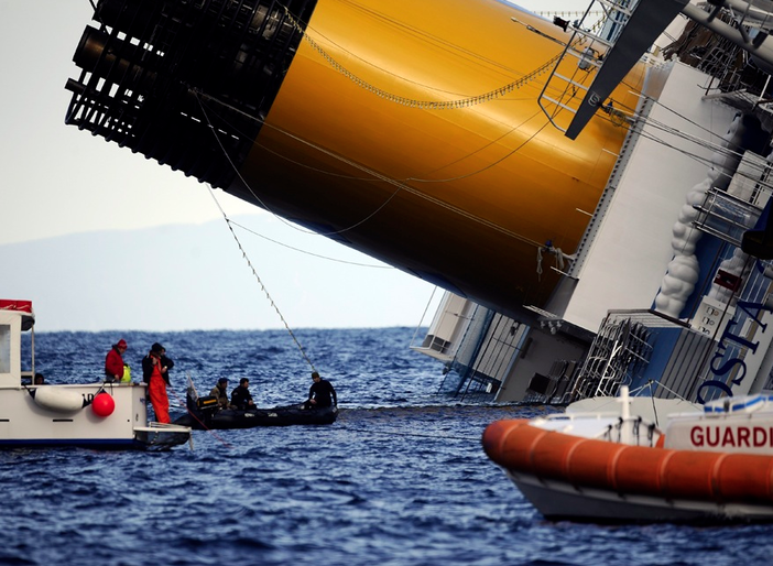 Costa Concordia, blitz subacqeo del Codacons: &quot;strano pulviscolo&quot;