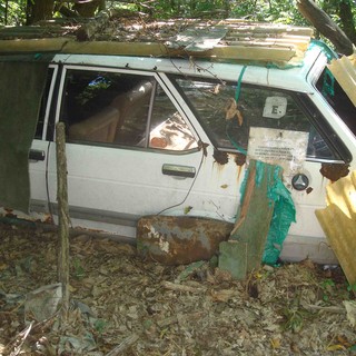 Cimitero d'auto scoperto a Savona nella Zona PAIP di Legino