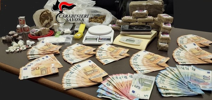 Spotorno, aveva trasformato casa sua in un market della droga: 57enne arrestato dai carabinieri