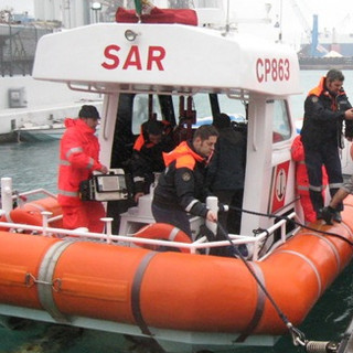 Pescatore dilettante scomparso in mare tra Finale Ligure e Alassio: proseguono le ricerche