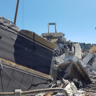 Crollo del ponte Morandi: salgono a 41 le vittime, trovata l'auto della famiglia Cecala