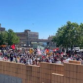 Il corteo contro i progetti calati dall'alto. Quasi duemila in piazza a Genova. Conte: &quot;Perverso intreccio tra politica e affari&quot;