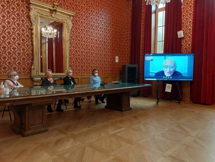 Savona, gli studenti della scuola per adulti incontrano i partigiani Gin e Diego: &quot;La Resistenza aveva restituito l'onore che l'Italia aveva perso&quot; (FOTO)