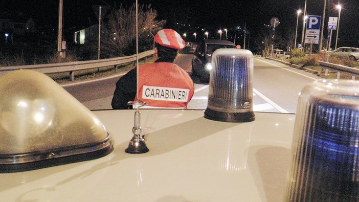 Cerca di sfuggire ai Carabinieri per le strade di Andora: arrestato per spaccio e resistenza