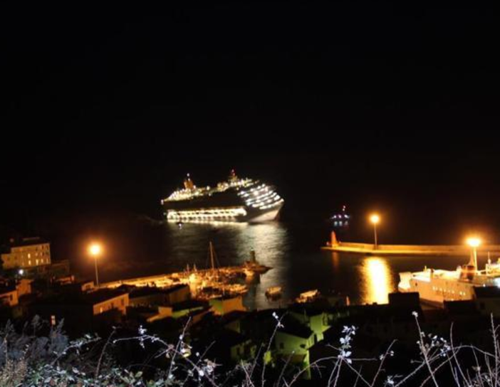 Costa Concordia, sei italiani tra i 29 dispersi (Reuters)