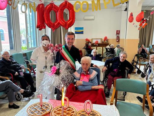 Loano, al Ramella festa per i 100 anni di Luigina Boccalatte (FOTO)