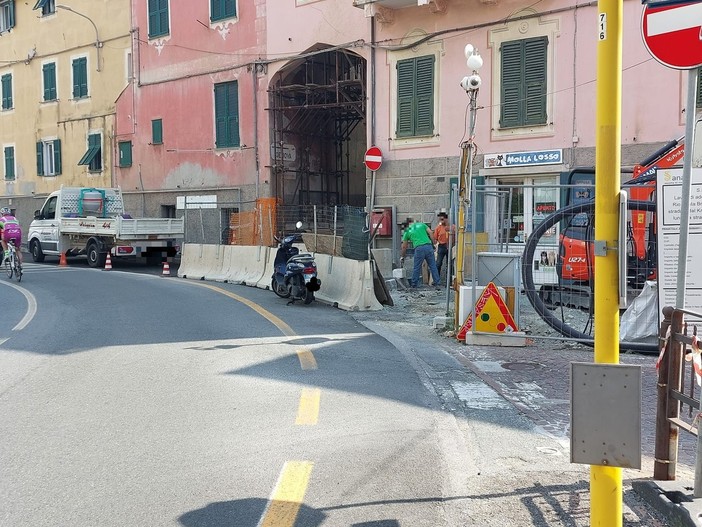 Cantiere S. Brigida a Celle, rifatto l'asfalto e sistemato il marciapiede: a breve l'apertura del voltino di via Aicardi? (FOTO)