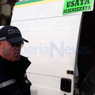 Ambulanti del Savonese vendevano capi usati a Diano Marina spacciandoli per nuovi