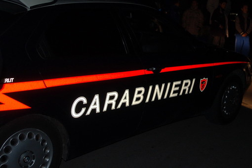 Albenga, danni alle auto in sosta: beccato in flagranza di reato e arrestato