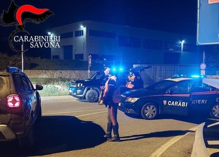 Cairo, controlli dei carabinieri: fidanzati nei guai per possesso di droga