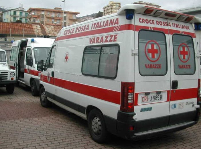 Malore in mare a Varazze, codice rosso al San Paolo