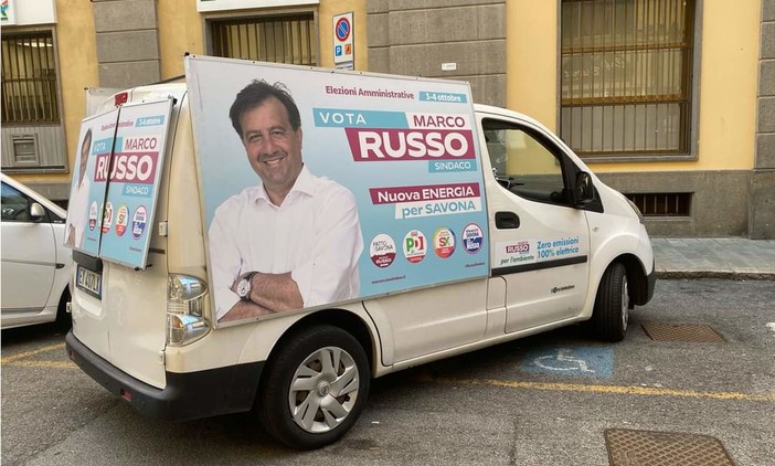 Elezioni Savona, il camion pubblicitario di Russo parcheggiato nei posti per i disabili. L'affondo di Schirru: &quot;Quando dalle parole si passa ai fatti, per le sinistre iniziano sempre i problemi&quot;