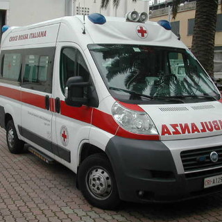 Scontro tra auto e pullman in località Madonna del Salto a Stella