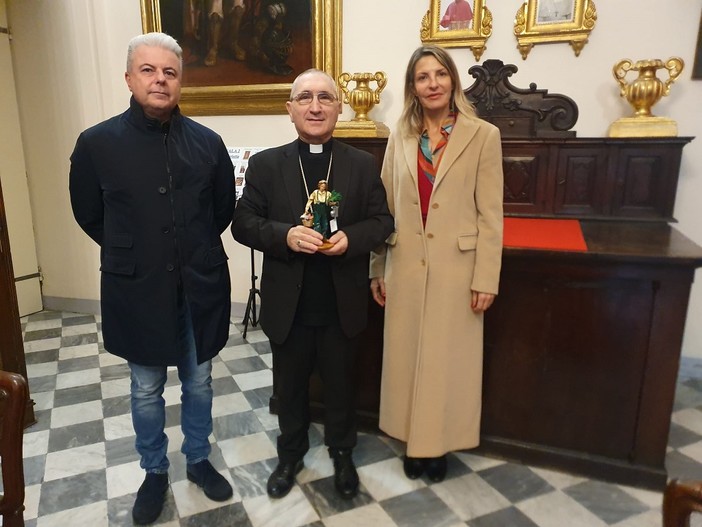 Confartigianato e Coldiretti, come tradizione, donano alla diocesi di Albenga-Imperia una statuina del presepe