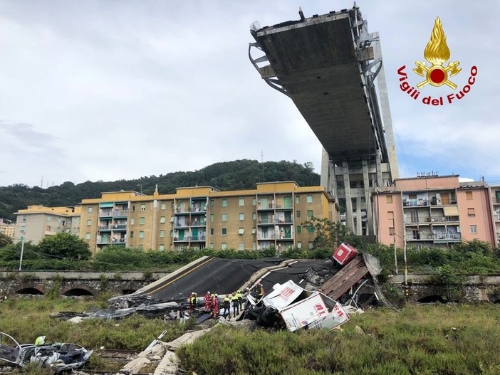 Crollo ponte, Autostrade: &quot;Demolizione e ricostruzione in parte sovrapposte e nei tempi  annunciati”