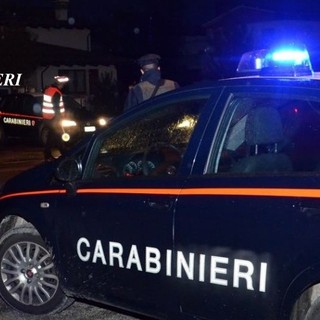 Savona, straniero dà in escandescenze e aggredisce i carabinieri: arrestato