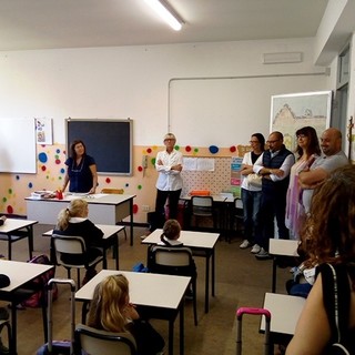 Borghetto, il sindaco Canepa fa visita alle scuole nel giorno della ripresa delle lezioni