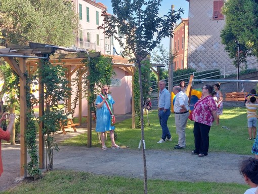 Celle, inaugurati i rinnovati giardini Mezzano: spazio ad un Baby Pit Stop e giochi per i bambini (FOTO)