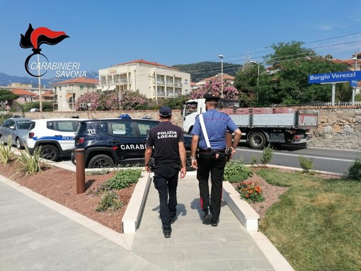 Borgio Verezzi, rubano borselli e portafogli in spiaggia: un arresto e due denunce