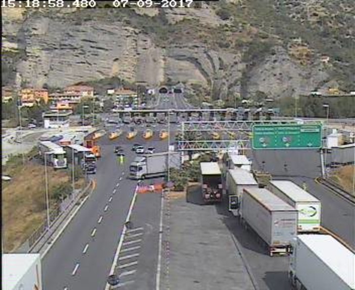 Incidente in autostrada ad Albisola: disagi fino a Ventimiglia e in Costa Azzurra