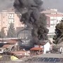 Cairo, casetta a fuoco in via Tecchio: nube di fumo nero visibile nel cielo (VIDEO)