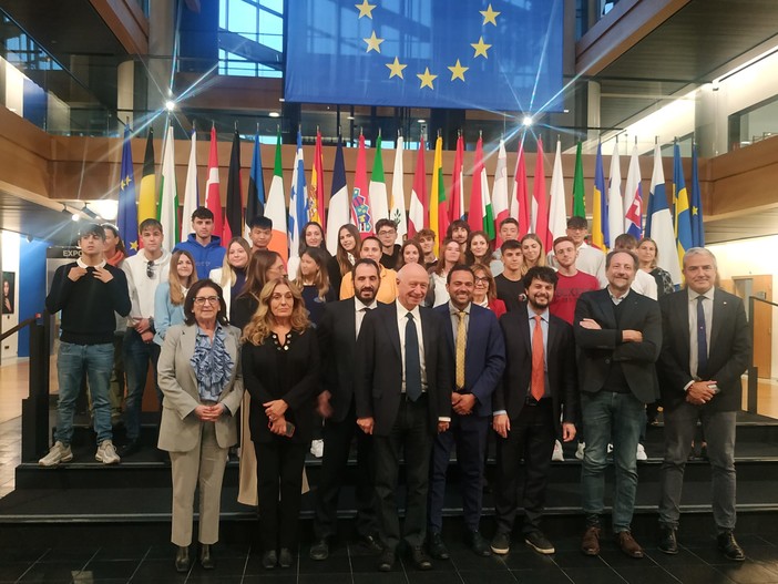 Concorso &quot;Diventiamo cittadini europei&quot;, gli studenti liguri entrano nel Parlamento Ue