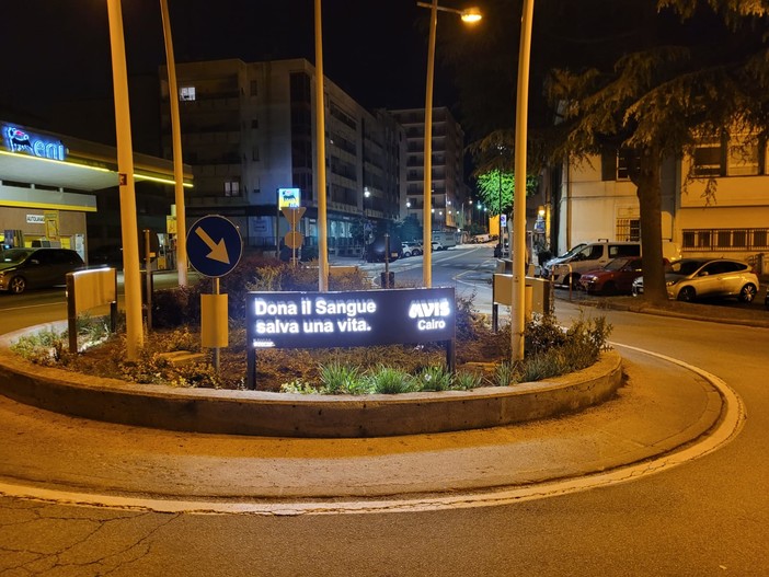 Donazione sangue, posizionate insegne luminose a Cairo (FOTO)