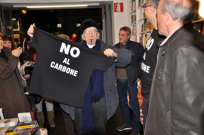 Don Gallo contro l'ampliamento a carbone, lo ha dichiarato oggi alla Ubik
