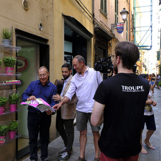 Dario Rigliaco documenta la filiera del basilico in Liguria per un progetto polisensoriale