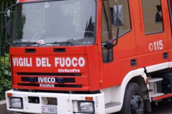 Albenga: scoppia incendio in un ponteggio di un cantiere nel centro storico