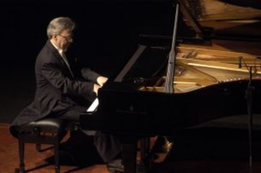 Cairo: stasera al Palazzo di Città il grande concerto del pianista Massimiliano Damerini
