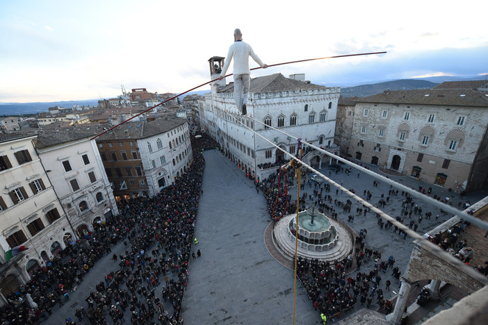 Il Funambolo Zen Andrea Loreni: &quot;Vi spiego la filosofia del cavo&quot; anche a terra