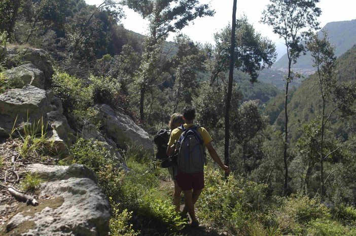 “Locus typicus” camminare e mangiare alla scoperta del territorio finalese