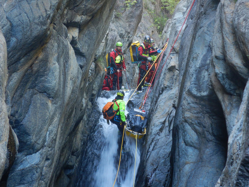 Esercitazione nel Parco del Beigua, in azione il Soccorso Alpino e Speleologico (FOTO)