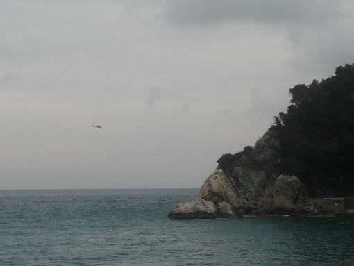 Cadavere in mare a Varigotti: trauma cranico e lesioni interne per la vittima