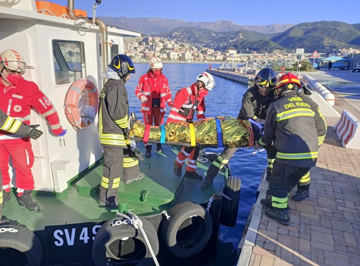 Esercitazione antincendio alla Marina di Varazze: Guardia Costiera, Vigili del Fuoco e Croce Rossa in azione (FOTO)