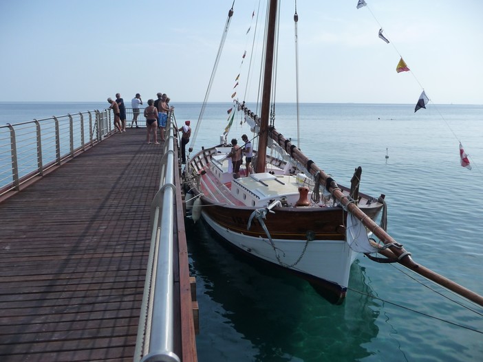 Laigueglia: la Baia del Sole in festa tra luminarie e storiche barche a vela