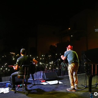 L'esibizione di Francesco Baccini a Varigotti (foto Angela Perri)