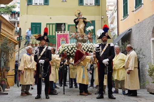 &quot;Oggi facciam&quot;, Varazze in festa per la Patrona, Santa Caterina &quot;balla&quot; con i cittadini (FOTO)