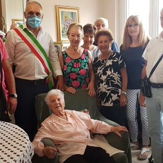 Albisola, Mariuccia Lingua compie 100 anni: gli auguri dell'amministrazione comunale