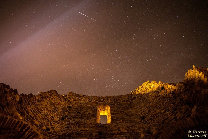 Foto di Valerio Minato: Sacra di San Michele (Torino) sotto le stelle