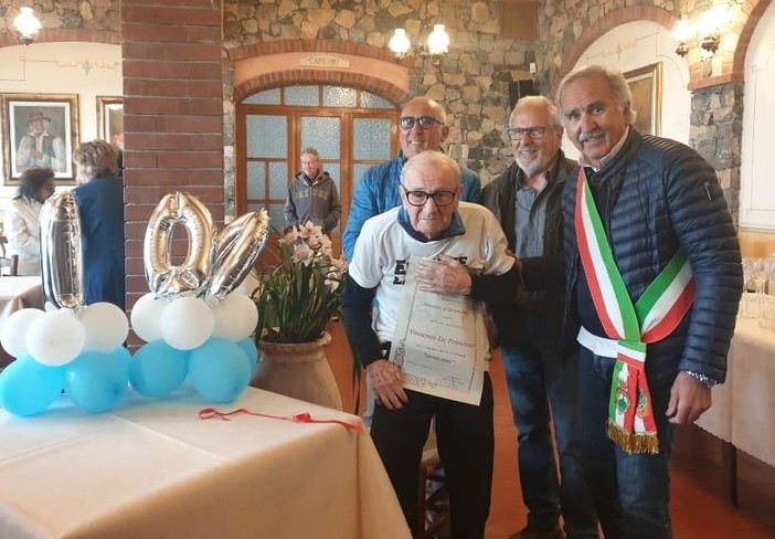 A Pietra Ligure grande festa per i 100 anni di Vincenzo De Francisco (FOTO)
