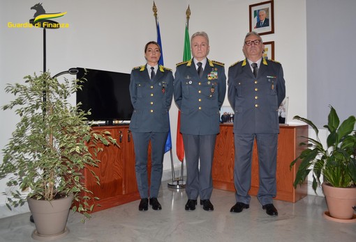 Guardia di Finanza, cambio al vertice della tenenza di Finale Ligure: il sottotenente Magrone subentra al capitano De Santis